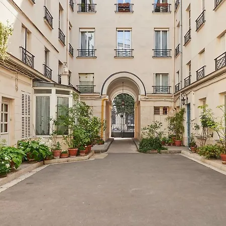 Апартаменты A Small In Le Marais - Vi Париж