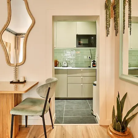 A Small In Le Marais - Vi Apartment