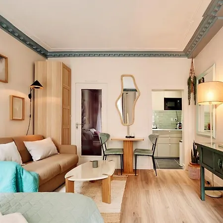 A Small In Le Marais - Vi